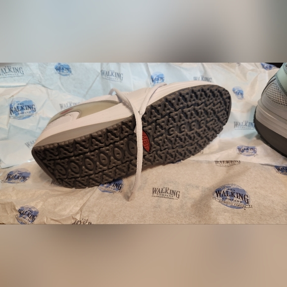 New in Box Women's MBT Sport 2 White Sz 9.5 - Picture 4 of 11